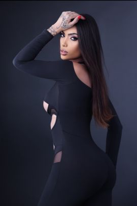 Anitta 100% feminine