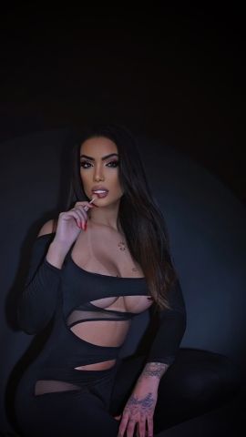 Anitta 100% feminine