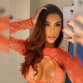Anitta 100% feminine