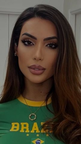 Anitta 100% feminine