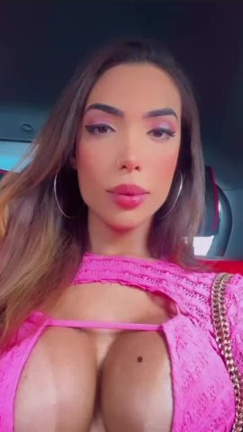 Anitta 100% feminine