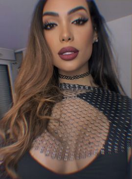 Anitta 100% feminine