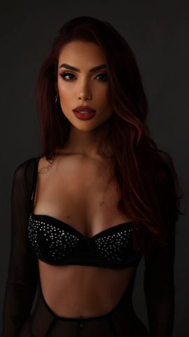Anitta 100% feminine