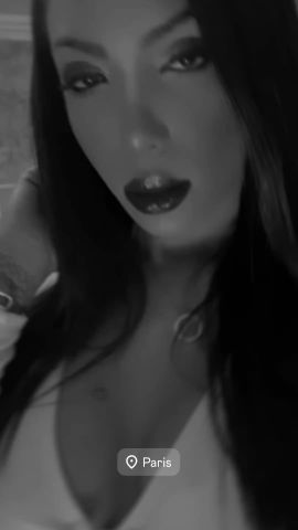 Anitta 100% feminine