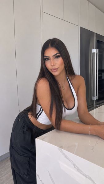 💋 ¿Buscas una chica joven, hermosa y llena de energía?

Soy Valeria, una chica trans vibrante, divertida y con todo lo que necesitas para vivir momentos inolvidables.

Extrovertida, imparable y con un carácter que contagia alegría… conmigo no hay lugar para el aburrimiento.

Siempre activa, espontánea y con ese toque de picardía que hace que cada instante a mi lado sea especial 😘

📲 ¿Te animas a una cita diferente?

Vamos a reír, a disfrutar, a dejar que el momento fluya sin prisa... y con mucha química.

Te espero… lista para sorprenderte. ✨