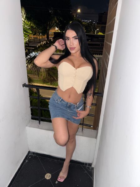 Hola bombones, mi nombre es Kemely y soy una diosa trans que te hipnotizará desde el primer momento.

Soy una chica muy atractiva, divertida, amable y espontánea. 

Me encanta disfrutar de nuevas experiencias y conocimientos. 

Junto a mi tendrás diversión, no te dejaré que te aburrirás.

Tengo un cuerpo de escándalo y maneras de dama.

Si buscas pasarlo bien aquí me tienes, todo con buen rollo y discreción.

Llámame tengo ganas de conocerte y pasarlo bien.
