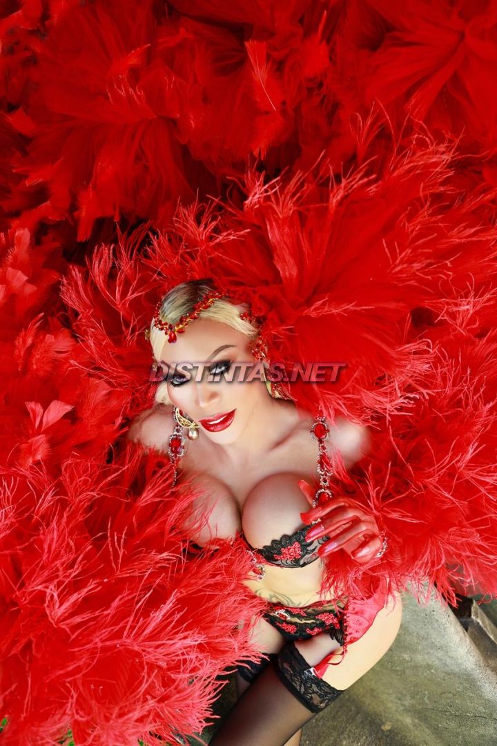 Nina la Divina