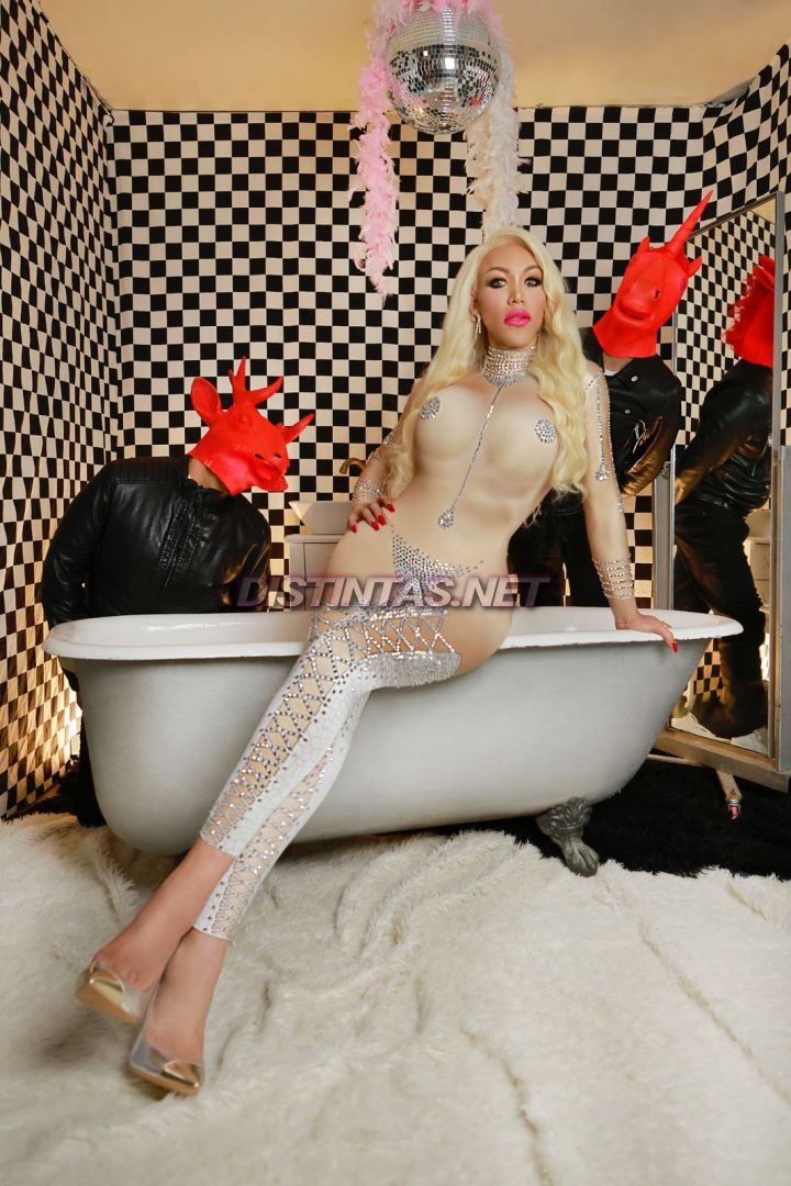 Nina la Divina