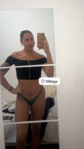 Laura Naomi*