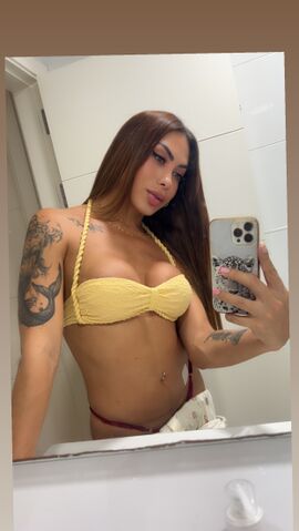 Laura Naomi*