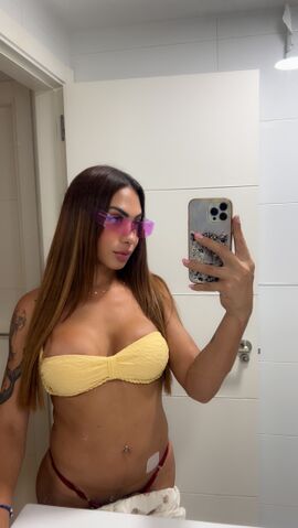Laura Naomi*
