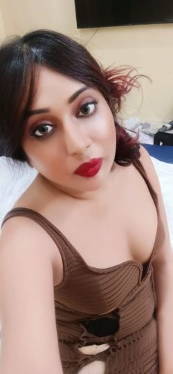  Shemale Sunayna