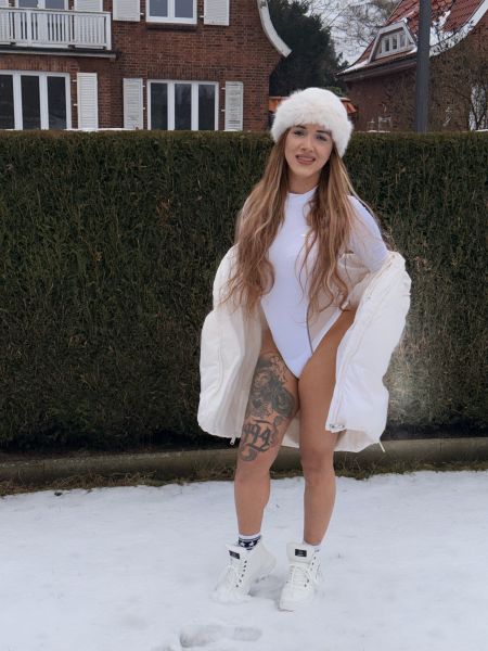 Trans TsLadies Nina flower  in Hamburg