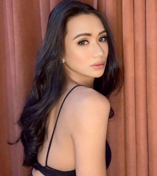 Escorts Trans Bigdick Versa in Dubai