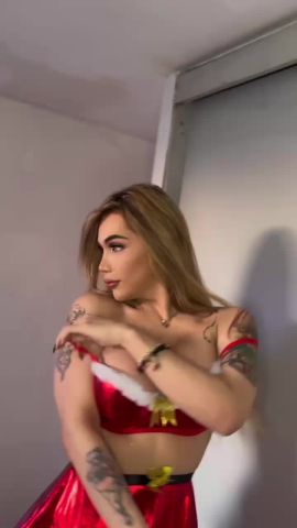 Agatha Red