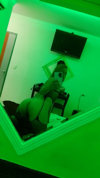 Linda chica transexual full jueguetona ,caliente atrevida  muy sensual dispuesta a cumplir todas tus fantacias 100% fenenina duchas masajes besos caricias sencitive beso negro penetraciones leche en boca garganta profunda 300 movimientos de lengua por segundo