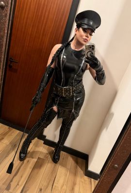 Hung Mistress Regina