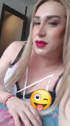 Ania De Leon
