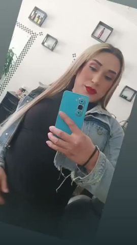 Ania De Leon