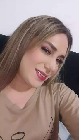 Ania De Leon