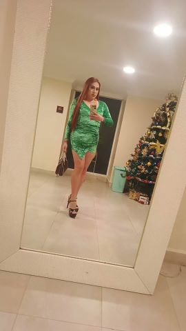 Ania De Leon