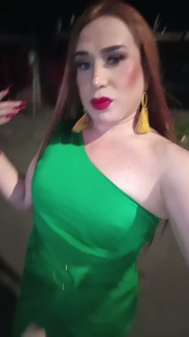 Ania De Leon