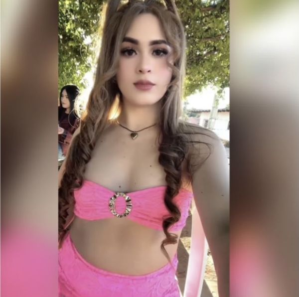 Hola 🤗 soy Evee 🔥tu fantasía hecha realidad. A mis 22 años, me encanta explotar cada uno de tus deseos más íntimos con videos exclusivos y personalizados que harán volar tú imaginación 😏. Disfruto de las videollamadas llenas de pasión y los chats donde la complicidad se convierte en algo inolvidable. Siempre con sorpresas y ofertas que no podrás resistir 😉.  Si buscas algo diferente, auténtico y lleno de emoción, aquí me tienes,  lista para hacerte vivir experiencias únicas. ¿Listo para dejarte llevar? 😏💦💦