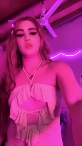 Evee Hot