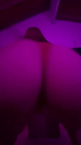 Evee Hot