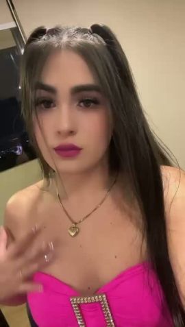 Evee Hot