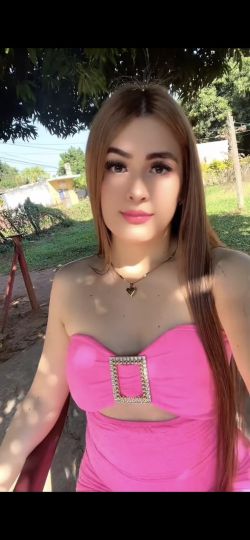 Evee Hot