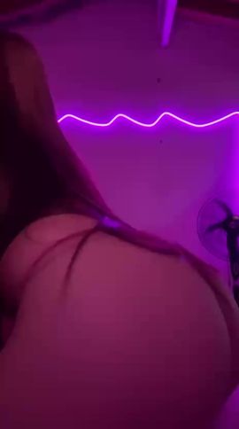 Evee Hot