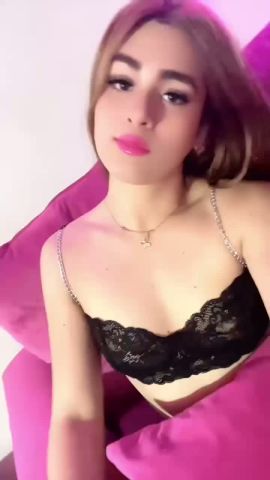 Evee Hot