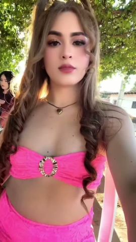 Evee Hot
