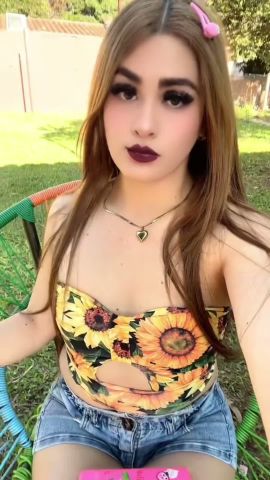 Evee Hot