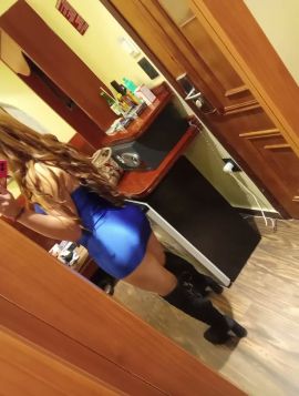 Evee Hot