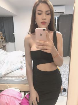 Poy ladyboy