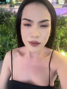 Poy ladyboy