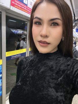 Poy ladyboy
