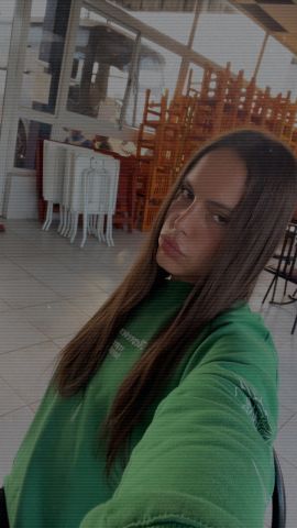 Mia Es