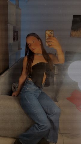 Mia Es