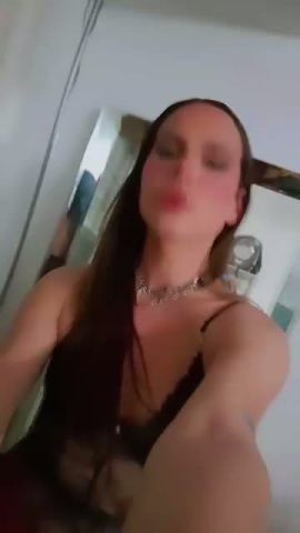 Mia Es