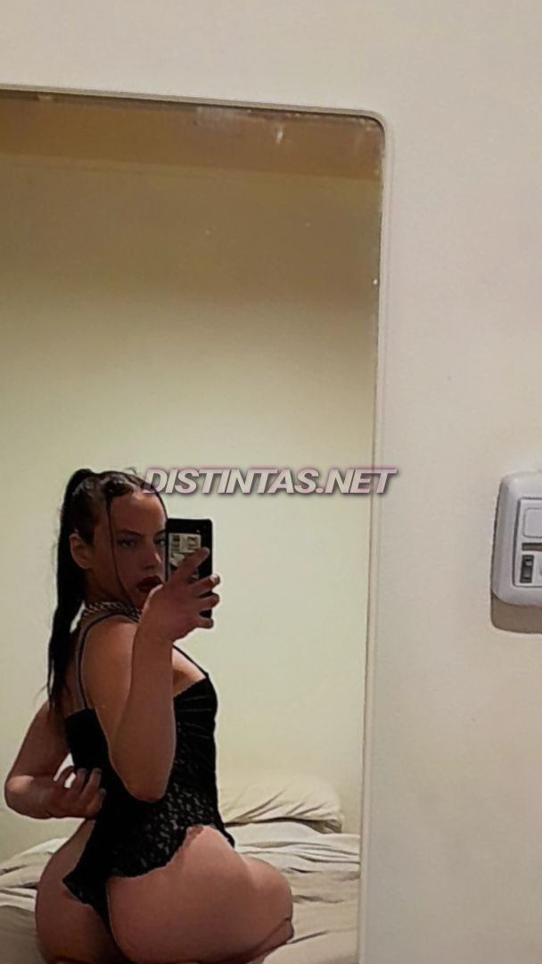 Mia Es