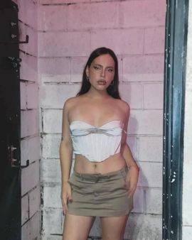 Mia Es