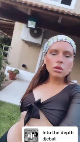 Mia Es