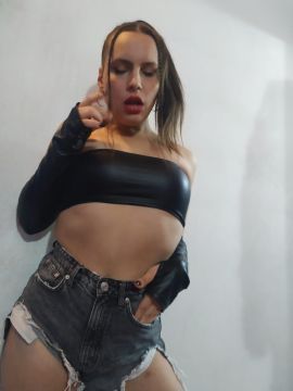 Mia Es