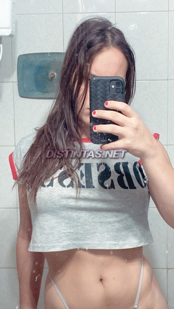 Mia Es