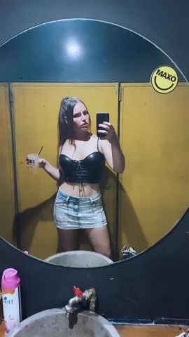Mia Es