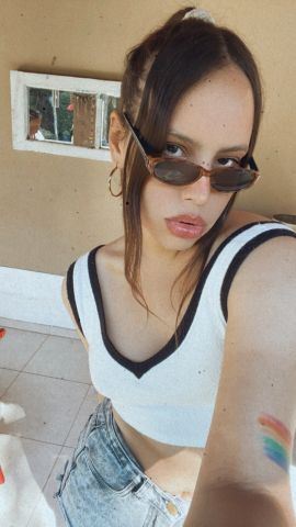 Mia Es