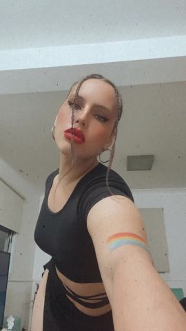 Mia Es